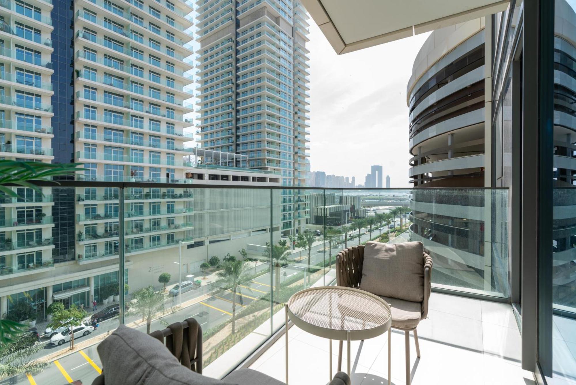Beach Vista 1 - Beachfront Stunning - Full Sea Views Apartment Dubai