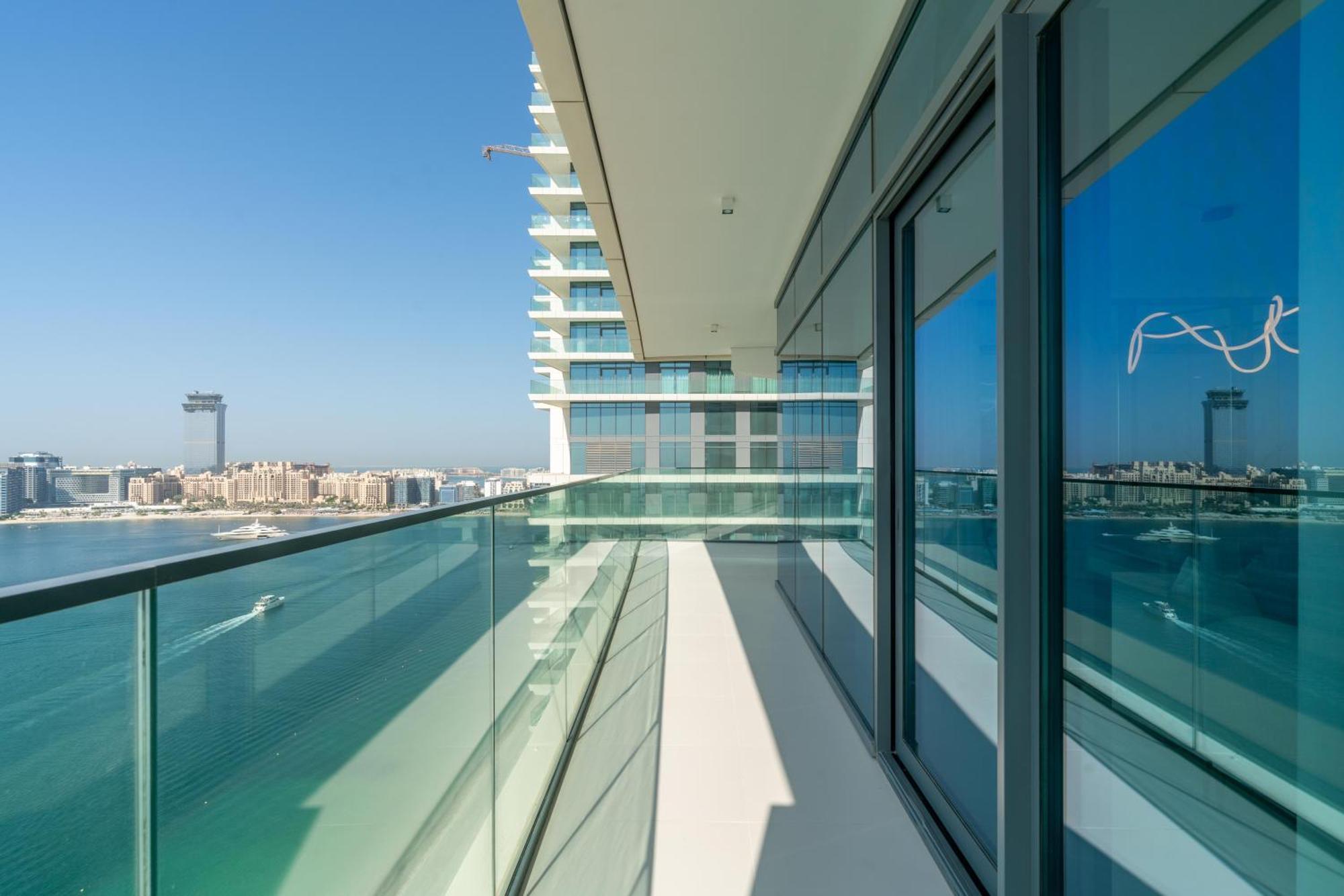 Beach Vista 1 - Beachfront Stunning - Full Sea Views * Dubai