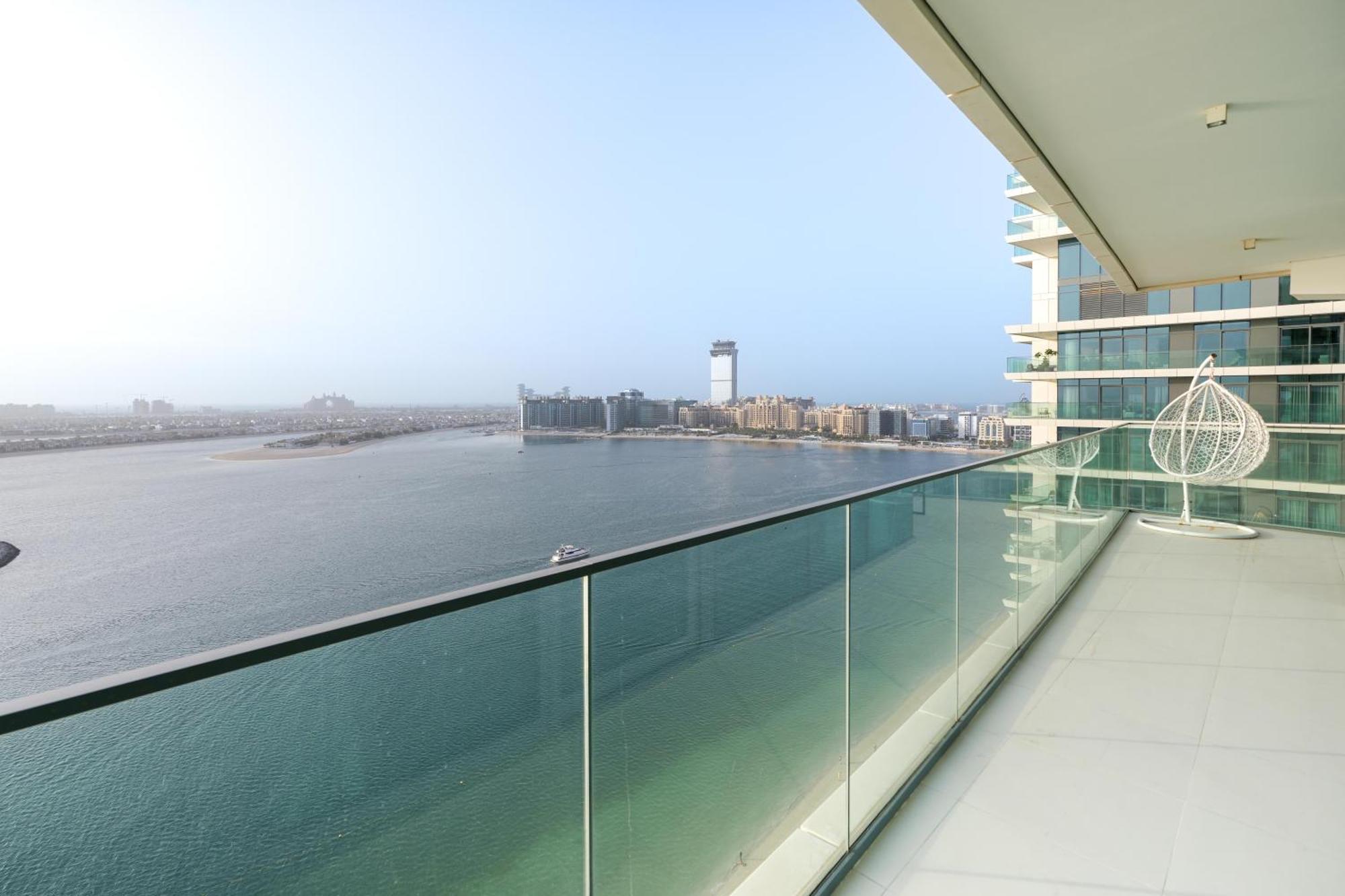Beach Vista 1 - Beachfront Stunning - Full Sea Views *