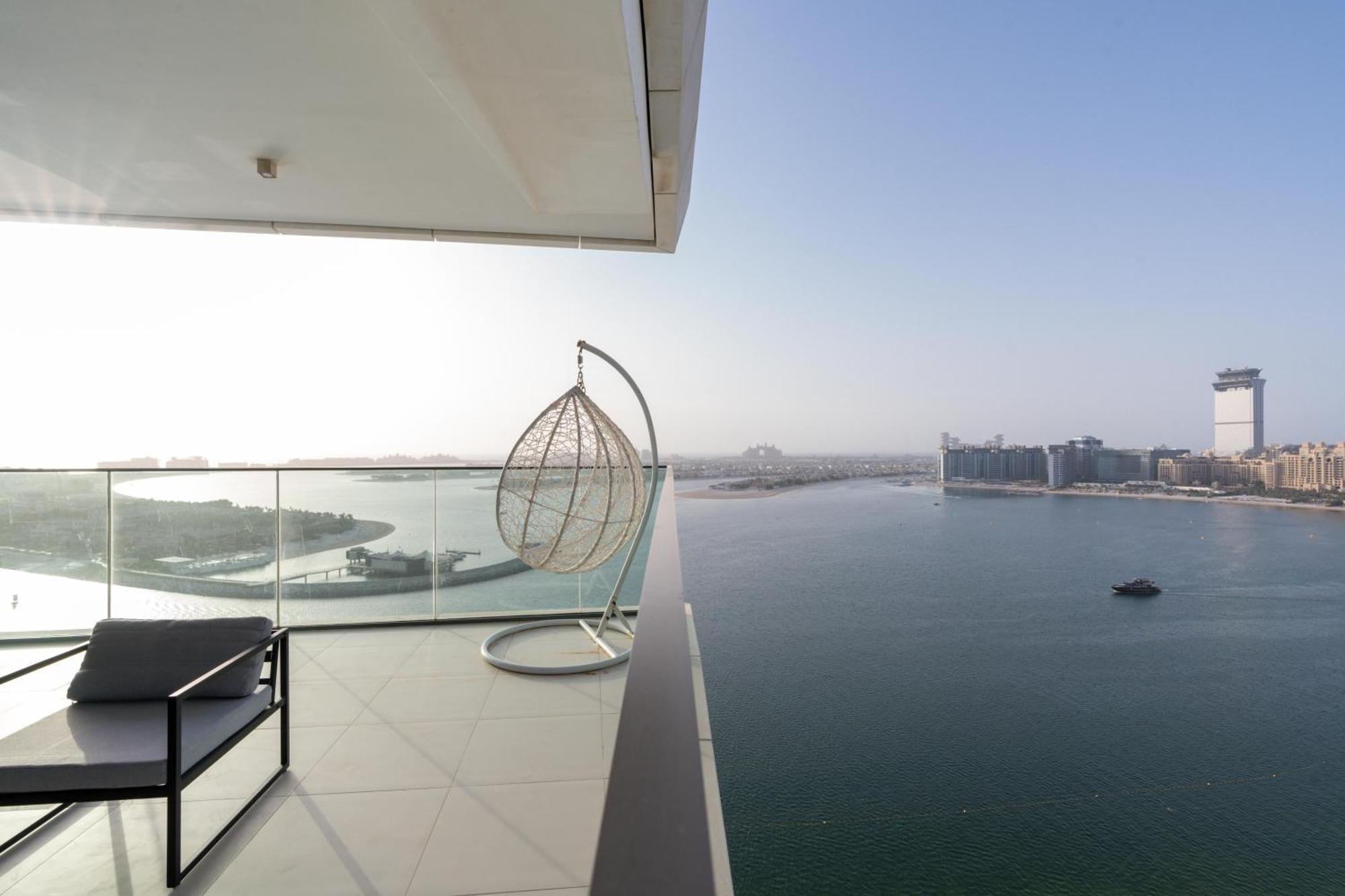 Beach Vista 1 - Beachfront Stunning - Full Sea Views Dubai