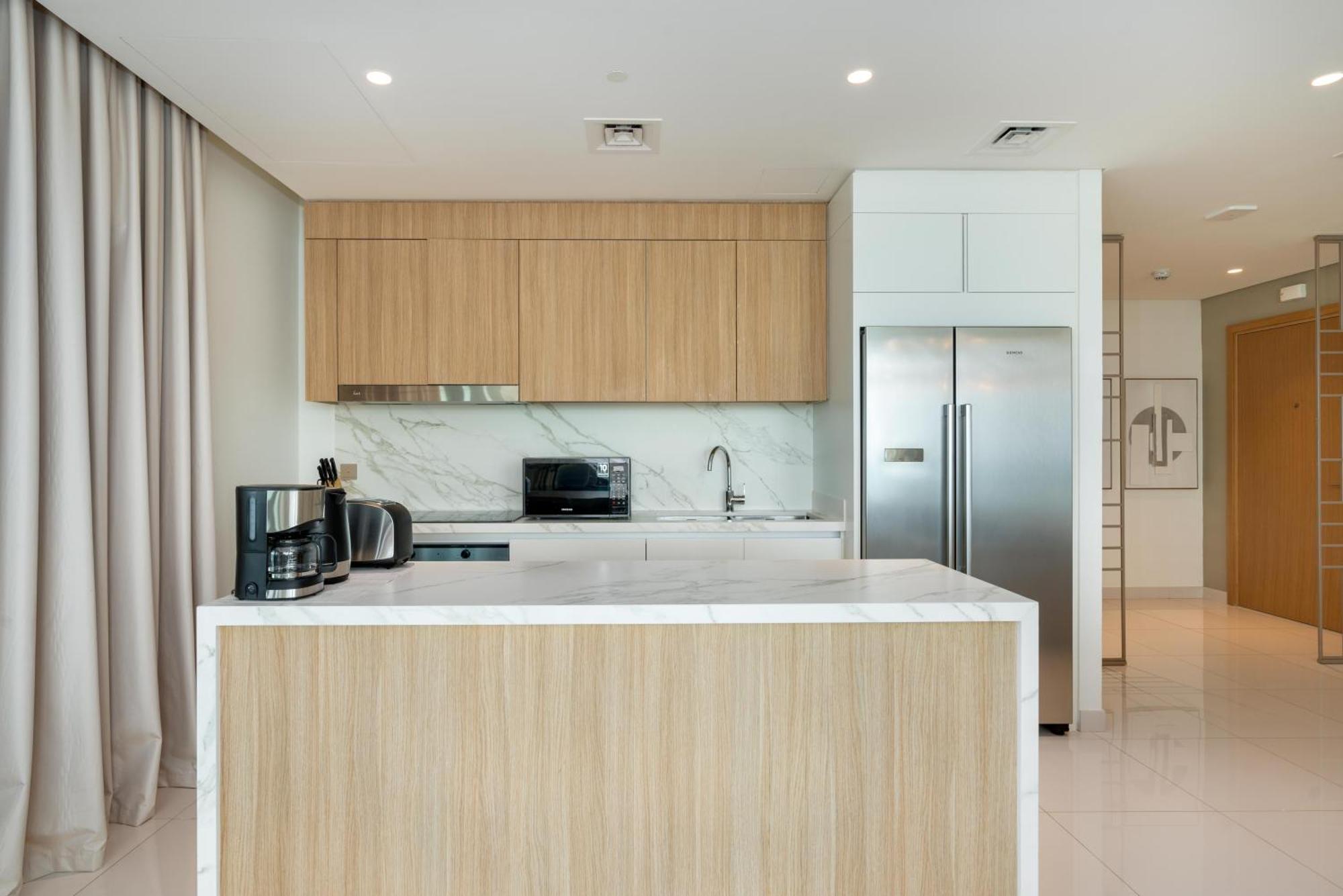 Beach Vista 1 - Beachfront Stunning - Full Sea Views Apartment Dubai