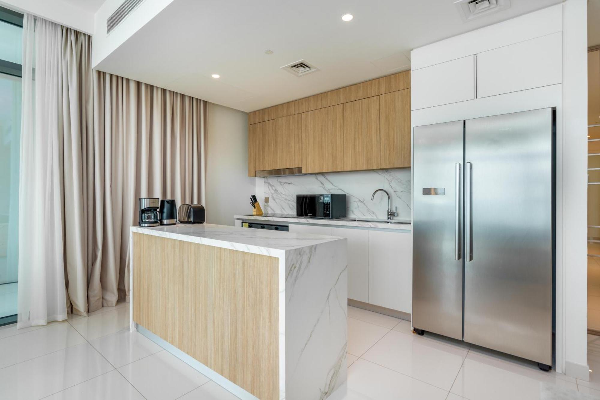 Beach Vista 1 - Beachfront Stunning - Full Sea Views * Dubai