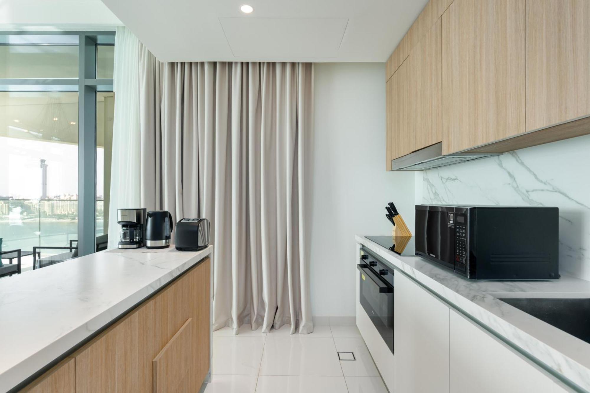 Apartment Beach Vista 1 - Beachfront Stunning - Full Sea Views *